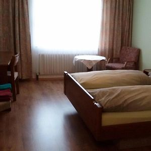 Standard Zimmer mit Kingsize-Bett